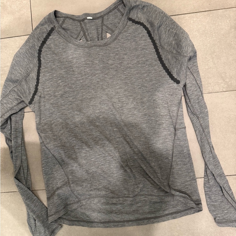 Lululemon Twisted Back top